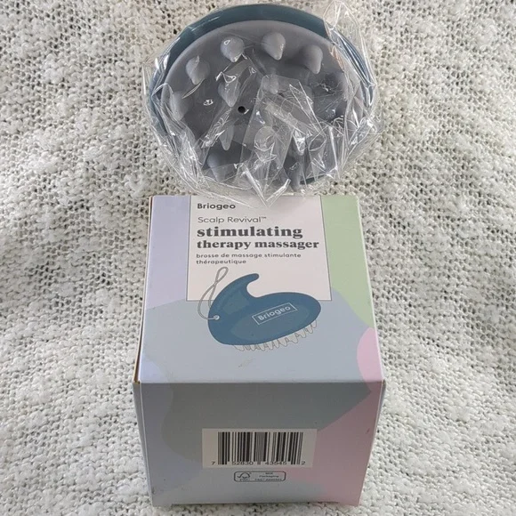 Briogeo Scalp Revival Bundle, 2x 59ml/2.0fl oz & Massager Tool - Picture 10 of 12